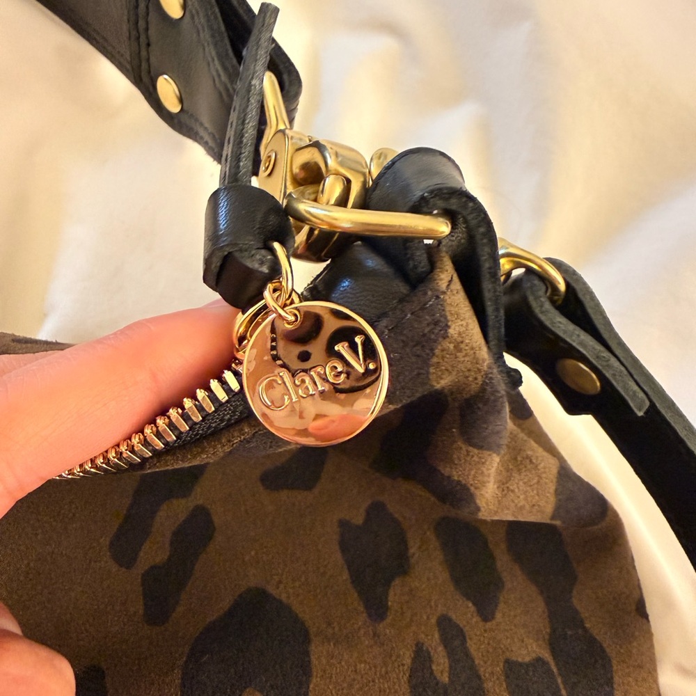 Clare V. Moyen Messenger Leopard - Picture 2 of 3
